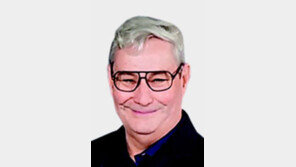 현대차그룹 루크 동커볼케 사장… 美뉴스위크 올해의 디자이너상 