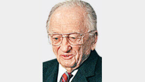 ‘나치 단죄’ 뉘른베르크 재판 마지막 생존 검사 103세 나이로 사망