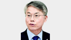 ‘검수완박 꼼수탈당’ 민형배 복당시킨 민주당 