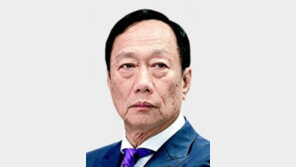 中, ‘아이폰 생산’ 대만 폭스콘 세무조사… “총통선거 개입 속내” 