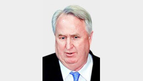 與 혁신위원장에 인요한… “와이프-아이 빼고 다 바꿔야”