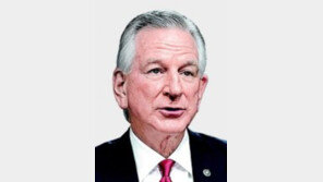 美 451명 軍인사 막은 ‘몽니’, 10개월만에 철회