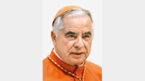 ‘차기 교황’ 꼽히던 교황청 실세, 부동산 비리로 징역형
