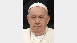 교황청 ‘동성커플에 사제 축복’ 공식 승인