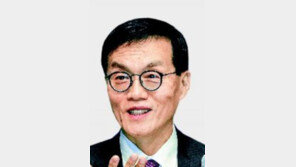 이창용 한은 총재 “물가안정-금융안정 함께 고려” 