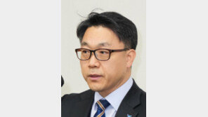 [단독]퇴임 앞둔 김진욱, 英학회 참석차 휴가 논란