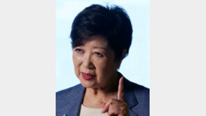 고이케 도쿄도지사 3선 확실… 자민당 “휴∼”