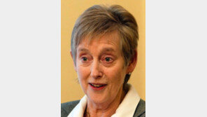 영화 007속 M 모델, 英MI5 첫 여성국장 리밍턴 별세