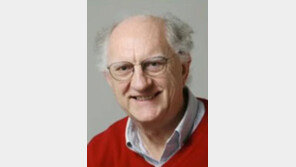 노벨물리학상 수상 클라크 “트럼프 연구지원금 삭감은 재앙”