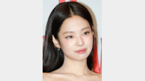 제니-채영 앨범, 롤링스톤 ‘올해의 앨범 100’ 올라