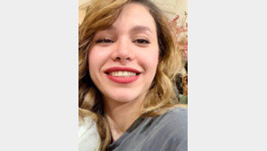 “시위 여대생 뒤통수 조준 사격”… 체포한 남성은 교수형