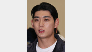 이정후, LA공항서 한때 억류… 펠로시가 석방 도와