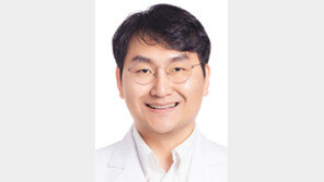 [전문의 칼럼]취침 전 스마트폰 사용은 뇌에게 잠들지 말라는 신호