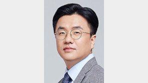 [전문의 칼럼]고령층 독감 예방, 접종률보다 고용량 백신 투자에 달렸다
