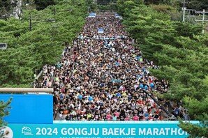 2024 공주백제마라톤… 1만명 ‘공주의  가을’을 달렸다