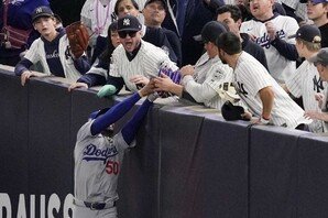 WS서 베츠 수비 방해한 양키스 팬들, MLB 전구장 출입 금지