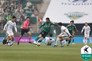 [현장리뷰] 전북 포옛 감독의 ‘희로애락’ 가득한 K리그 신고식, 김천과 개막전서 2-1 짜릿한 역전승…‘명가 재건’ 위한 산뜻한 첫걸음 뗐다!