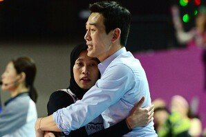 [현장 인터뷰] 고희진 정관장 감독, “김연경의 투혼이 우승을 만들었다…우리 선수들 자랑스러워”