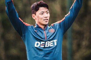 ‘감독피셜’ 황희찬, 또 부상…페레이라 울버햄턴 감독, “근육이 불편해”
