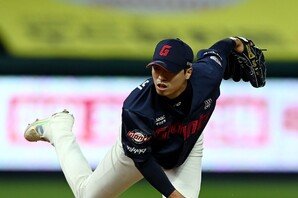 ‘콜업 1순위’ 롯데 필승조 구승민에게 눈 떼지 않는 김태형 감독 “보고 있다”