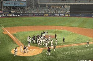 [SD 고척 라이브] ‘김유성 몸쪽 공에 흥분한 푸이그’ 두산-키움전 4회말 벤치클리어링…1분만에 상황 종료