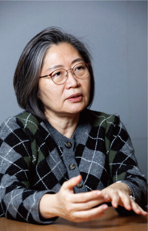 이수정 경기대 범죄심리학과 교수는 4월 26일 “성범죄나 마약뿐 아니라 자살 조장, 불법 도박 권유, 위험 종교 가입 등 우울증 갤러리 내 피해 양상은 다양하다”고 말했다. [지호영 기자]