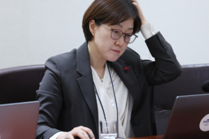 ‘현지 누나’ 인사 청탁, 요직 나누는 운동권 ‘가족주의’ 폐해