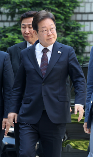 이재명 더불어민주당 대선후보가 4월 29일 서울 서초구 서울중앙지방법원에서 열린 ‘대장동 배임 및 성남FC 뇌물’ 1심 속행 공판에 출석하고 있다. 동아DB