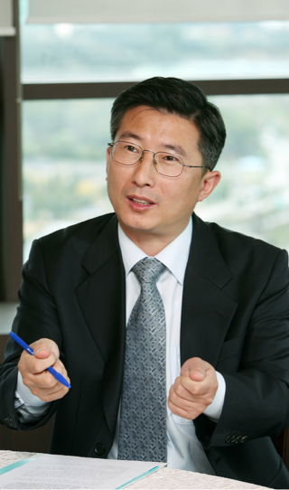 김문수 후보 핵심 측근으로 통하는 박종운 전 고용노동부 장관 정책보좌관은 1987년 박종철 고문치사 사건과 관련이 깊은 인사다. 동아DB