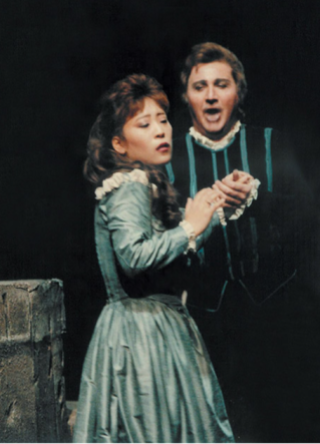 조수미는 1986년 이탈리아 트리에스테 극장에서 오페라 ‘리골레토’의 질다 역으로 데뷔했다. 사진은 그해 질다 역으로 무대에 오른 조수미(왼쪽)와 레오 누치. SMI엔터테인먼트