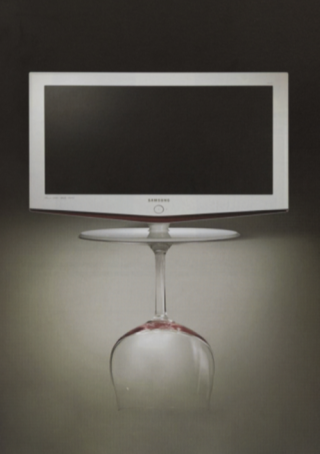 2006년 출시된 보르도TV. 거꾸로 든 와인 잔을 형상화해 화제가 됐다. 동아DB