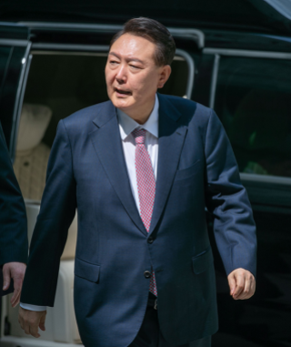 윤석열 전 대통령이 6월 9일 서울 서초구 서울중앙지방법원에서 열린 내란 우두머리 혐의 사건 공판에 출석하고 있다. 동아DB