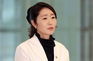 강선우 여성가족부 장관 후보자가 6월 26일 서울 종로구 이마빌딩에 마련된 인사청문회 준비 사무실에 출근하며 소감을 밝히고 있다. 뉴시스
