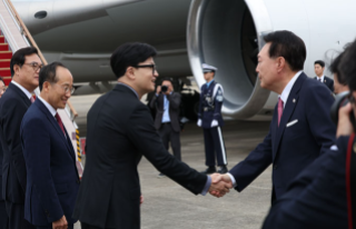 2024년 11월 14일 아시아태평양경제협력체(APEC)와 주요 20개국(G20) 정상회의 참석을 위해 순방에 나서는 당시 윤석열 대통령과 환송 나온 한동훈 국민의힘 대표. 동아DB