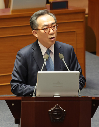 조태열 전 외교부 장관이 2월 12일 서울 여의도 국회 본회의장에서 대정부 질의에 답하고 있다. 동아DB