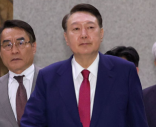 윤석열 전 대통령이 7월 5일 서울 서초구 서울고등검찰청에 마련된 내란특검 사무실에서 2차 대면 조사를 마친 뒤 귀가하고 있다. 뉴시스