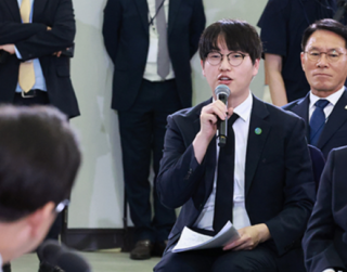 하정우 AI 미래기획수석이 7월 4일 대전컨벤션센터에서 열린 ‘충청에서 듣다, 충청 타운홀 미팅’에서 발언하고 있다. 대통령실사진기자단