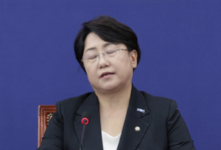 김선민 전 조국혁신당 대표 권한대행이 9월 7일 서울 여의도 국회에서 연 긴급 최고위원회의에서 지도부 전원 사퇴를 밝히고 있다. 뉴스1