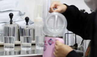 은퇴 후 커피숍, 치킨집 등 프랜차이즈 창업에 뛰어드는 이들이 많다. 뉴시스