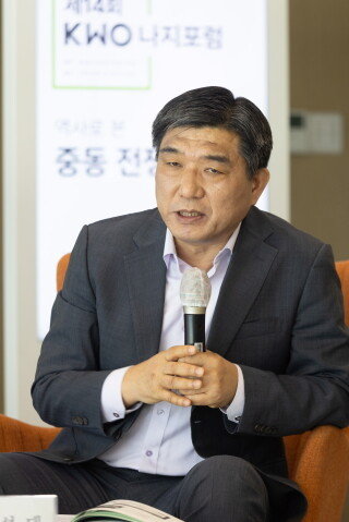 ‘제14회 KWO 나지포럼’의 주요 토론자로 참석한 오성대 전 국방부 군사편찬연구소장(예비역 준장)이 이란 전쟁을 군사적 측면에서 분석한 내용을 설명하고 있다. 홍태식 객원기자