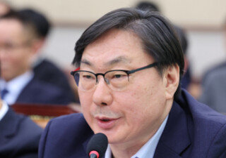 이화영 전 경기도 평화부지사가 4월 14일 서울 여의도 국회 ‘윤석열 정권 정치 검찰조작기소 의혹 사건 진상 규명 국정조사 특별위원회’가 연 쌍방울 대북송금 조작기소 의혹 사건 청문회에서 발언하고 있다. 뉴스1