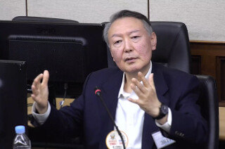 고위공직자범죄수사처(공수처) 체포영장 집행 방해 및 국무위원 심의권 침해로 재판에 넘겨진 윤석열 전 대통령이 지난해 12월 26일 서울 서초구 중앙지방법원에서 열린 1심 결심 공판에서 최후 진술을 하고 있다. 중앙지법