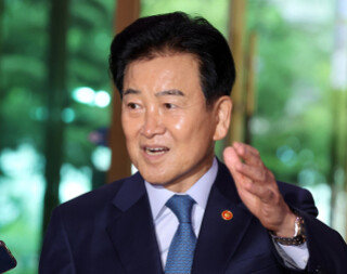 5월 21일, 정동영 통일부 장관은 정부서울청사 출근길에 전날 열린 북한 내고향여자축구단의 AFC 여자 챔피언스리그 준결승전 승리를 언급하며 “기왕이면 내고향 팀이 우승했으면 좋겠다”는 소감을 밝혔다. 뉴스1