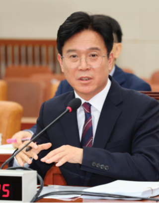 김영훈 당시 고용노동부 장관 후보자가 7월 16일 오전 서울 여의도 국회 환경노동위원회 전체회의장에서 열린 인사청문회에 참석해 의원 질의에 답하고 있다. 동아DB 