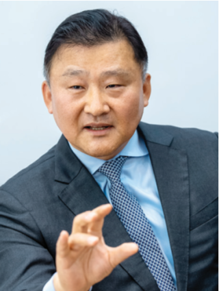 윤웅걸 대표이사 변호사. 홍태식