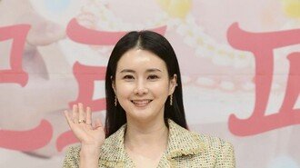 최정윤 “재혼했어요” 깜짝 발표…상대는 5살 연하男 [DA:이슈]