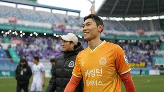 [사커피플] 전북 ‘더블’ 주연에서 안양 수호신으로 변신…출전에 늘 목말랐던 ‘전북 출신’ GK 김정훈, “더 차분하게 더 당당하게”