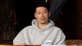 ‘캠핑러버’ 곽진석♥허지나, 캠핑장서 무기 들고 싸움!? (배우반상회)
