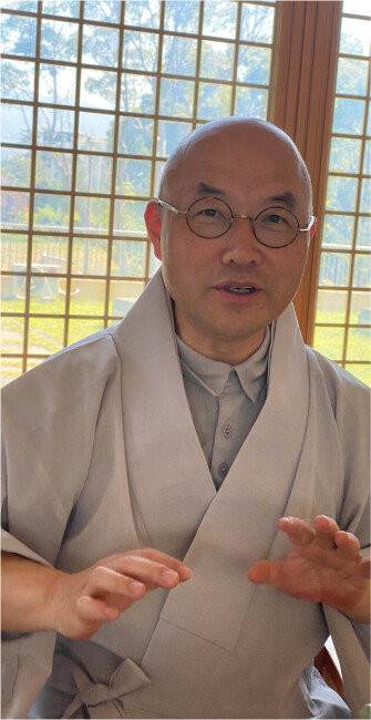 미황사라는 ‘과거’를 홀가분하게 털어내고 새로운 생활에 대한 기대감으로 가득한 금강스님. 그의 ‘버리고 떠나기’가 주는 메시지는 말이 아니라 실천으로 다가와 더욱 힘이 있었다. [허문명 기자]