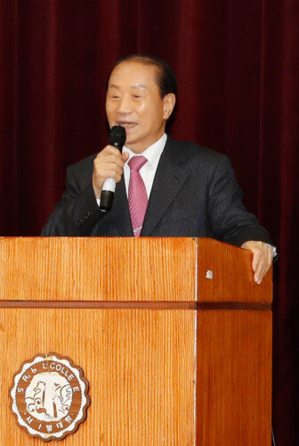 1월 13일 경북 경주시에서 열린 ‘에밀레종은 울고 있다’ 출판기념회에 참석한 김일윤 전 의원. [김형우 기자]